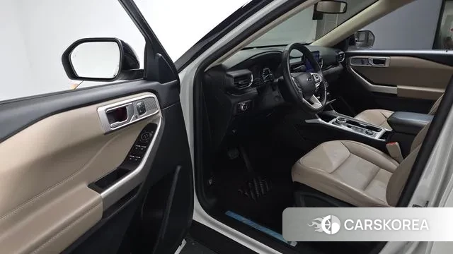 Ford Explorer 6th Generation 2023 Белый из Кореи, фото 2