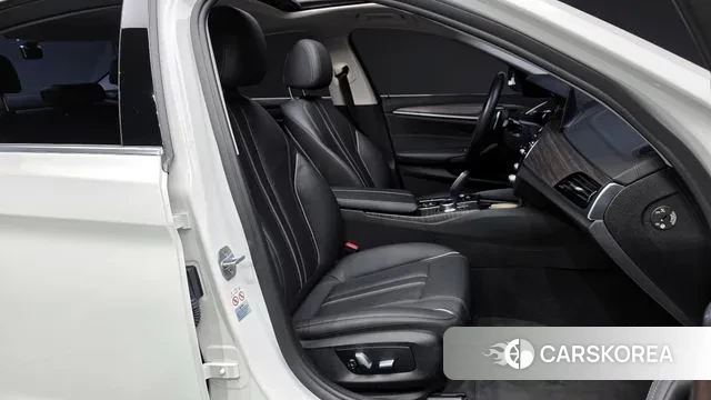 BMW 5 Series (G30) 2019 Белый из Кореи, фото 2