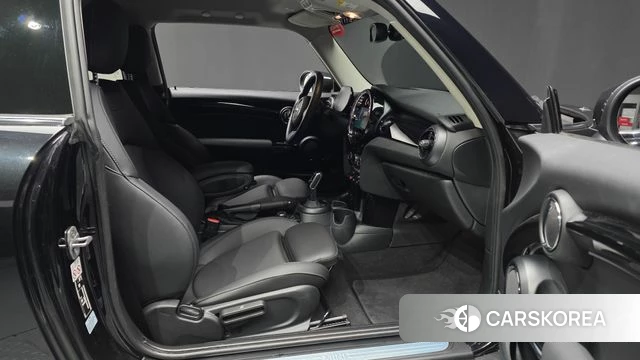 Mini Cooper 2023 Черный из Кореи, фото 2