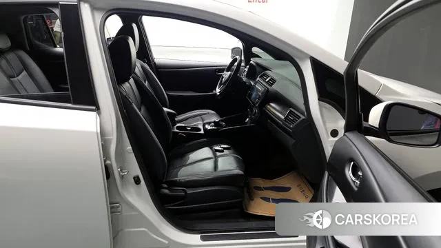 Nissan Leaf (ZE1) 2019 Белый из Кореи, фото 2