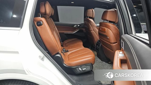 BMW X7 (G07) 2024 Белый из Кореи, фото 2