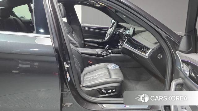 BMW 5 Series (G30) 2018 Серый из Кореи, фото 2