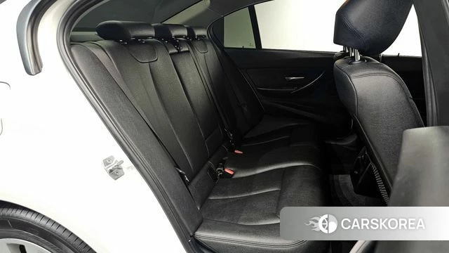 BMW 3 Series (F30) 2018 Белый из Кореи, фото 2