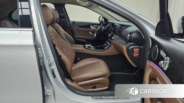 Mercedes-Benz E-Class W213 2018 Серебряный из Кореи, фото 2
