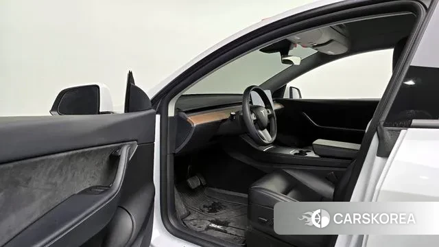 Tesla Model Y 2022 Белый из Кореи, фото 2