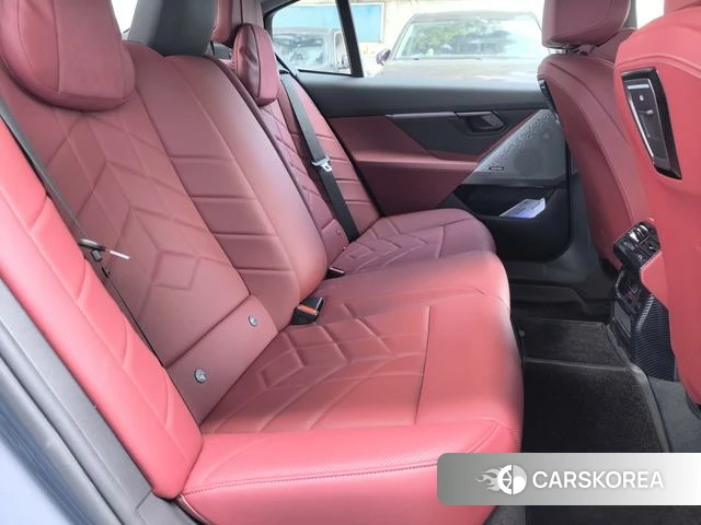 BMW 5 series 2024 Синий из Китая, фото 2