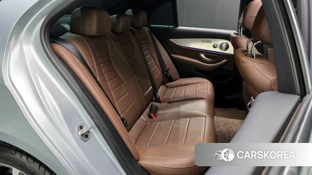 Mercedes-Benz E-Class W213 2021 Серебристо-серый из Кореи, фото 2