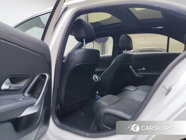 Mercedes-Benz Class A 2023 Белый из Китая, фото 2