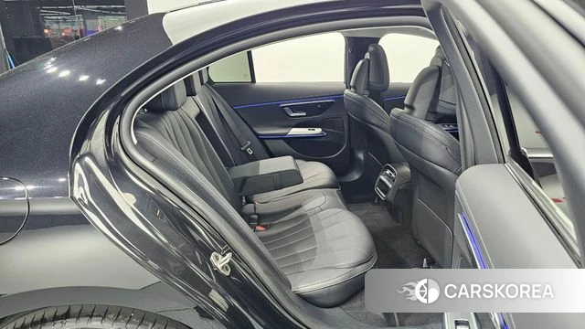 Mercedes-Benz E-Class W214 2024 Черный из Кореи, фото 2