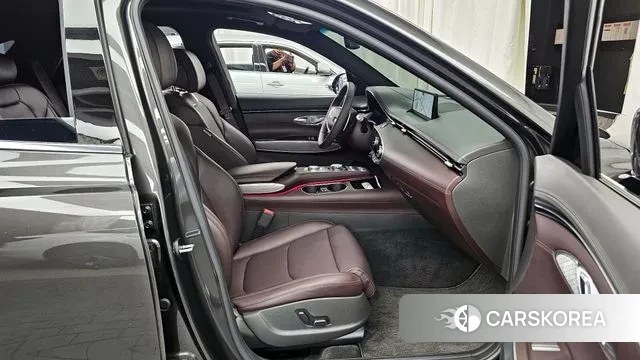 Genesis GV70 2023 Серый из Кореи, фото 2