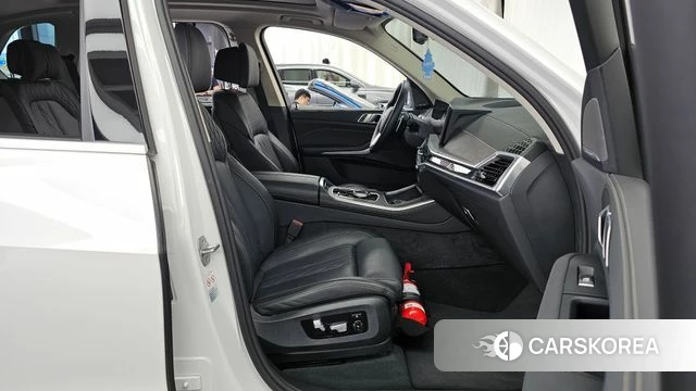 BMW X5 (G05) 2024 Белый из Кореи, фото 2