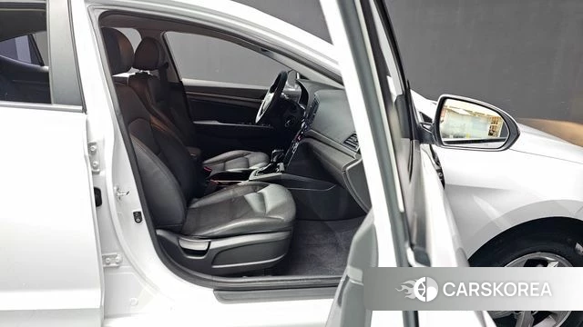 Hyundai Avante AD 2018 Белый из Кореи, фото 2