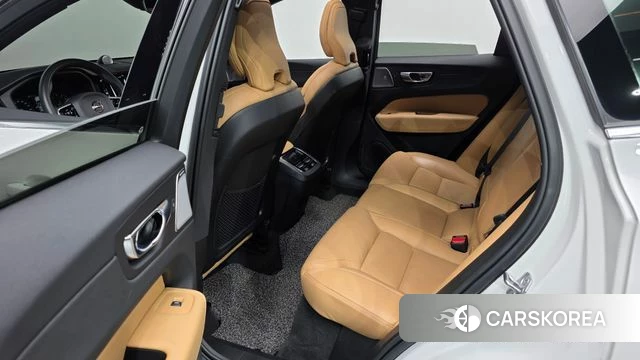 Volvo XC60 second Generation 2021 Белый из Кореи, фото 2