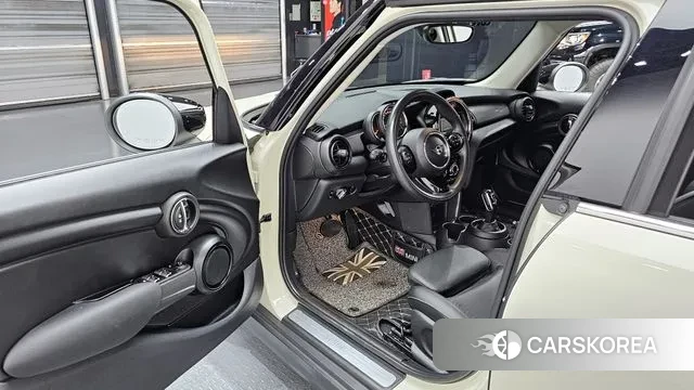 Mini Cooper 2020 Жемчужный цвет из Кореи, фото 2