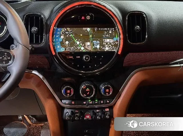 Mini Cooper S Countryman 2023 Зеленый из Кореи, фото 2