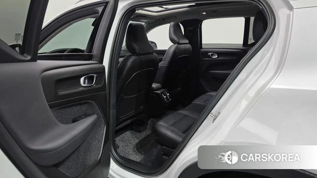 Volvo XC40 2023 Белый из Кореи, фото 2
