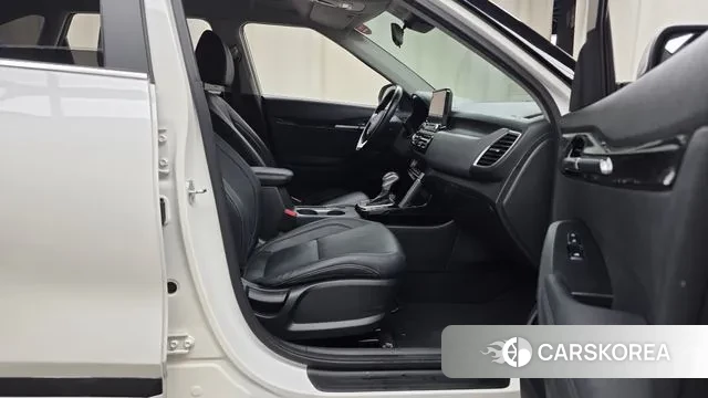 Kia Seltos 2022 Белый из Кореи, фото 2