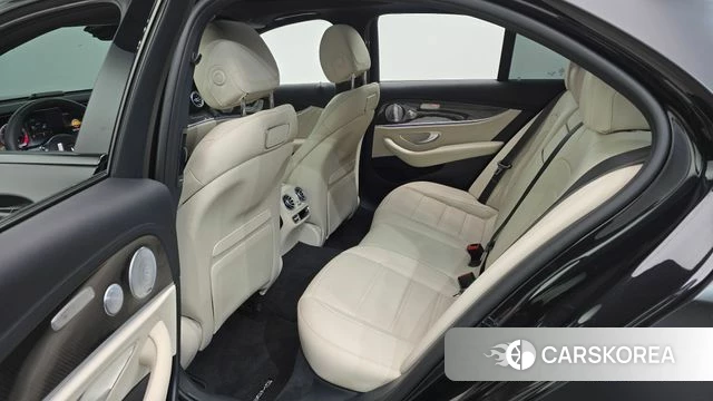 Mercedes-Benz E-Class W213 2019 Черный из Кореи, фото 2