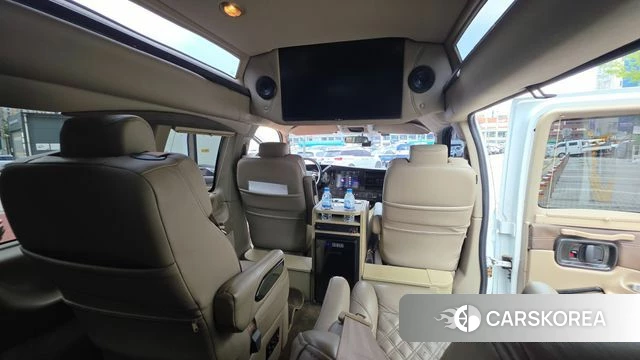 GMC Savana 2023 Белый из Кореи, фото 2