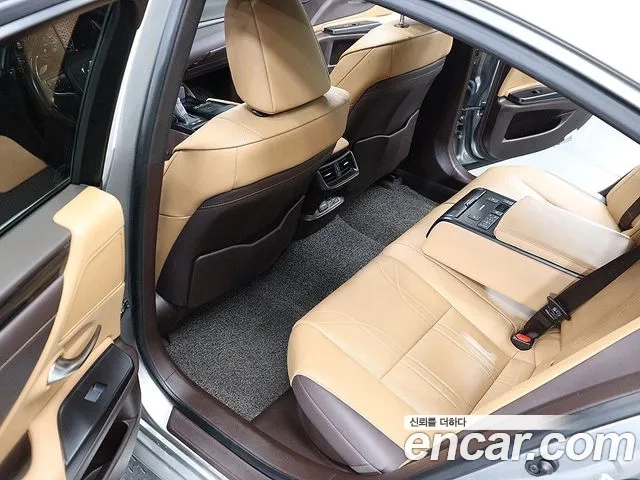 Lexus ES300h 7th generation 2020 Песочный из Кореи, фото 2