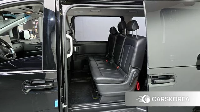 Hyundai Staria 2023 Черный из Кореи, фото 2