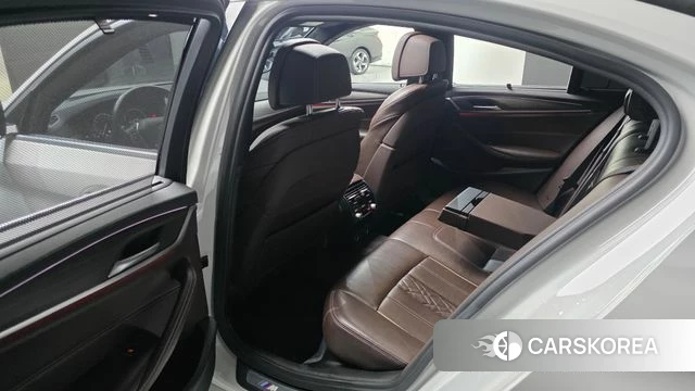 BMW 5 Series (G30) 2018 Белый из Кореи, фото 2