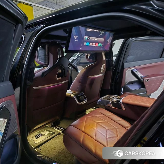 BMW 7 Series (G70) 2023 Черный из Кореи, фото 2