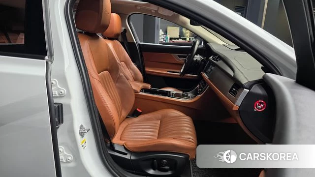 Jaguar XF (X260) 2018 Белый из Кореи, фото 2
