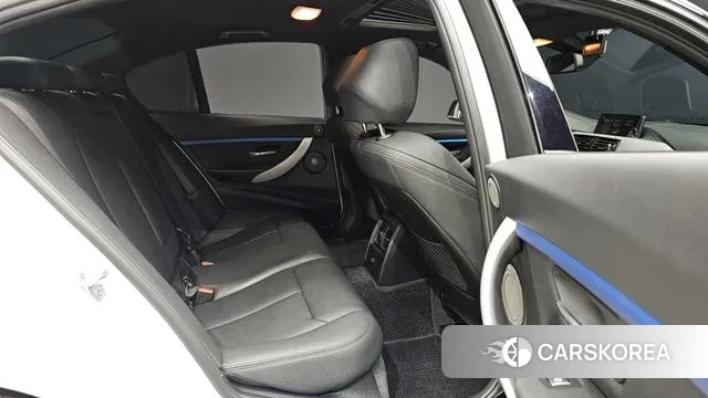 BMW 3 Series (F30) 2018 Белый из Кореи, фото 2