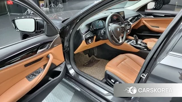 BMW 5 Series (G30) 2018 Серый из Кореи, фото 2