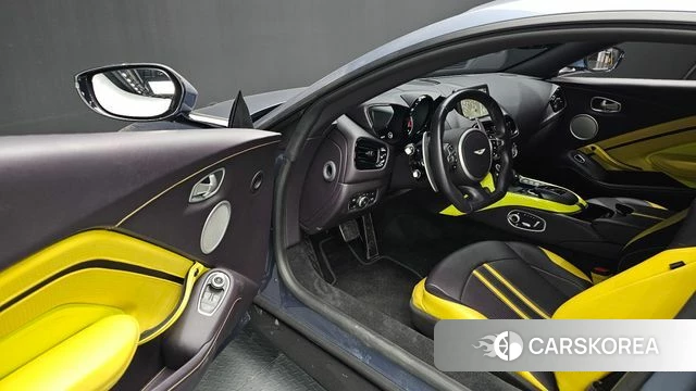 Aston Martin Vantage 2nd Generation 2020 Светло-серебряный цвет из Кореи, фото 2