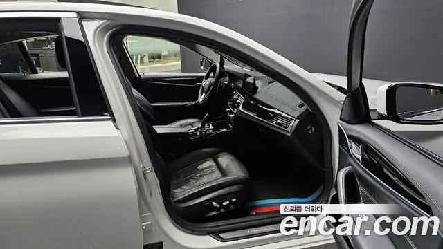 BMW 5 Series (G30) 2019 Белый из Кореи, фото 2
