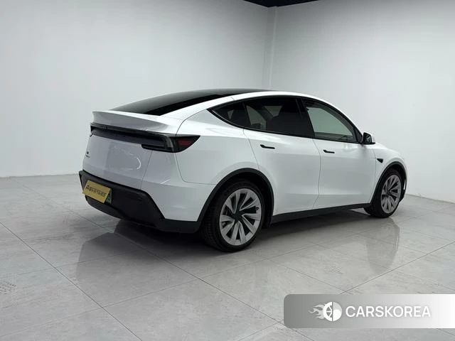 Tesla Model Y 2025 Белый из Китая, фото 2