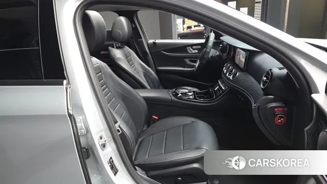 Mercedes-Benz E-Class W213 2020 Серебристо-серый из Кореи, фото 2