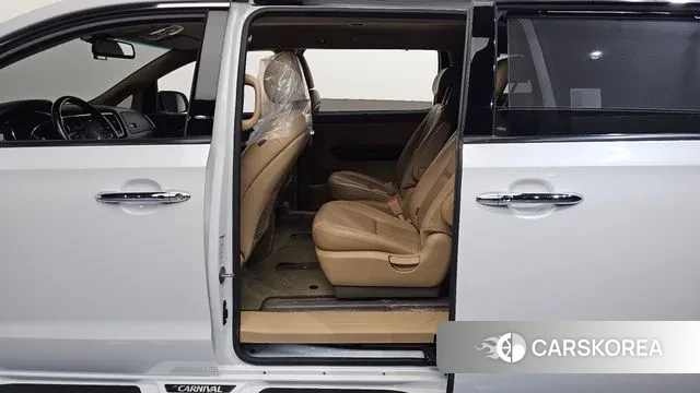 Kia The New Carnival 2018 Белый из Кореи, фото 2