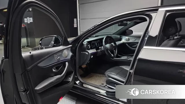 Mercedes-Benz E-Class W213 2021 Черный из Кореи, фото 2