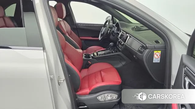 Porsche Macan 2023 Серебристо-серый из Кореи, фото 2