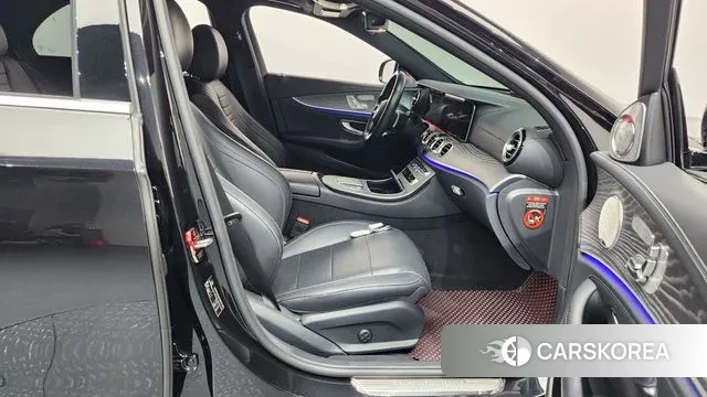 Mercedes-Benz E-Class W213 2021 Черный из Кореи, фото 2