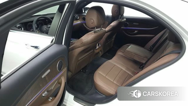 Mercedes-Benz E-Class W213 2023 Белый из Кореи, фото 2