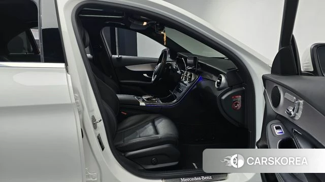 Mercedes-Benz C-Class W205 2021 Белый из Кореи, фото 2