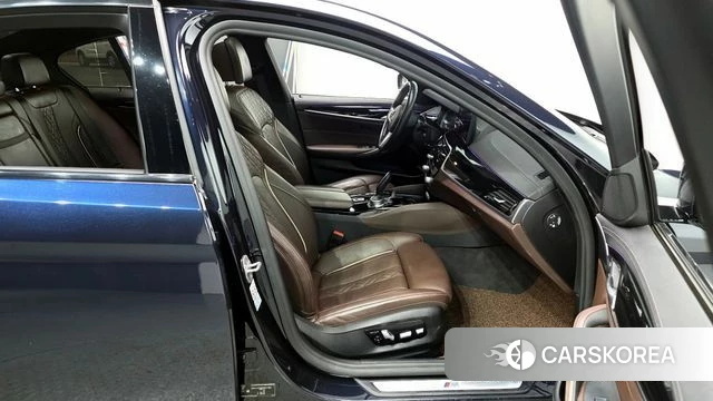 BMW 5 Series (G30) 2021 Черный из Кореи, фото 2