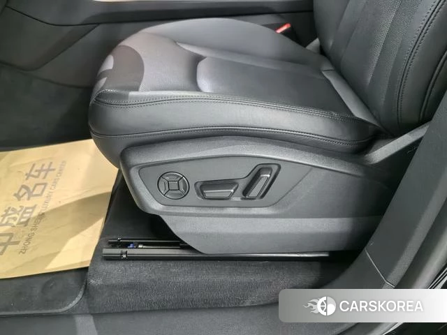 Audi Q8 2023 Черный из Китая, фото 2