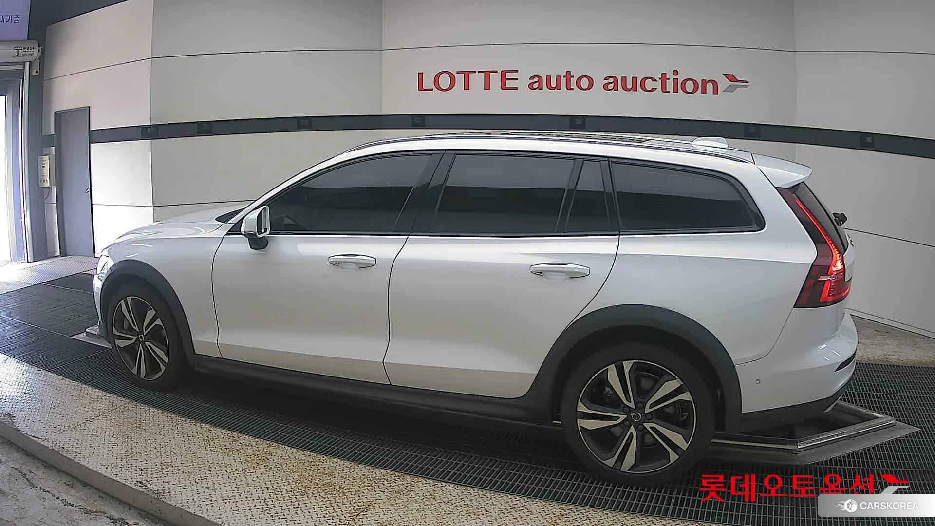 Volvo Volvo V60CCT5 AWD 2020 Белый из Кореи, фото 2
