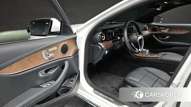 Mercedes-Benz E-Class W213 2023 Белый из Кореи, фото 2