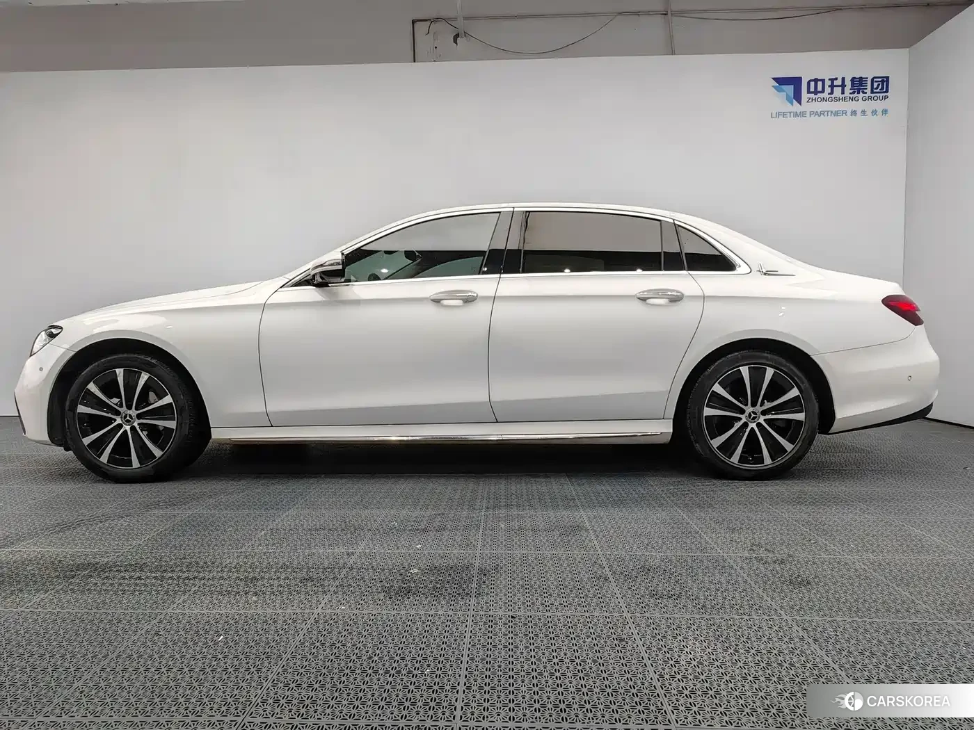 Mercedes-Benz E-Class 2022 Белый из Китая, фото 2
