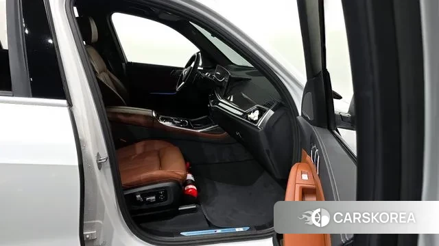 BMW X7 (G07) 2025 Белый из Кореи, фото 2