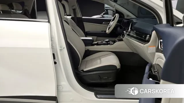 Kia Sportage 5th Generation Hybrid 2024 Белый из Кореи, фото 2