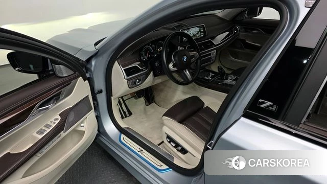 BMW 7 Series (G11) 2018 Светло-серебряный цвет из Кореи, фото 2