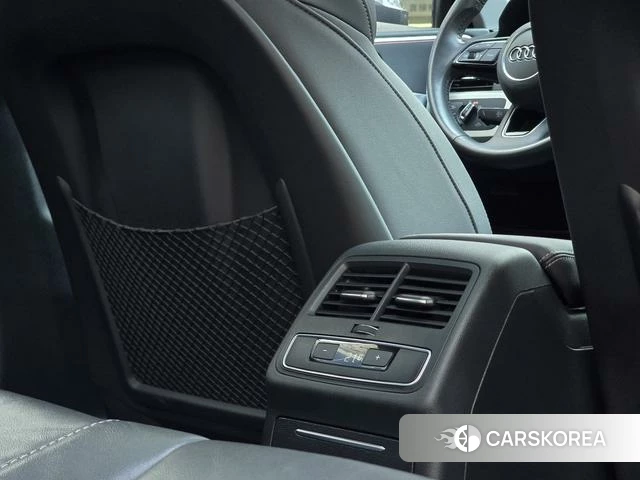 Audi A4L 2021 Темно-серый из Китая, фото 2