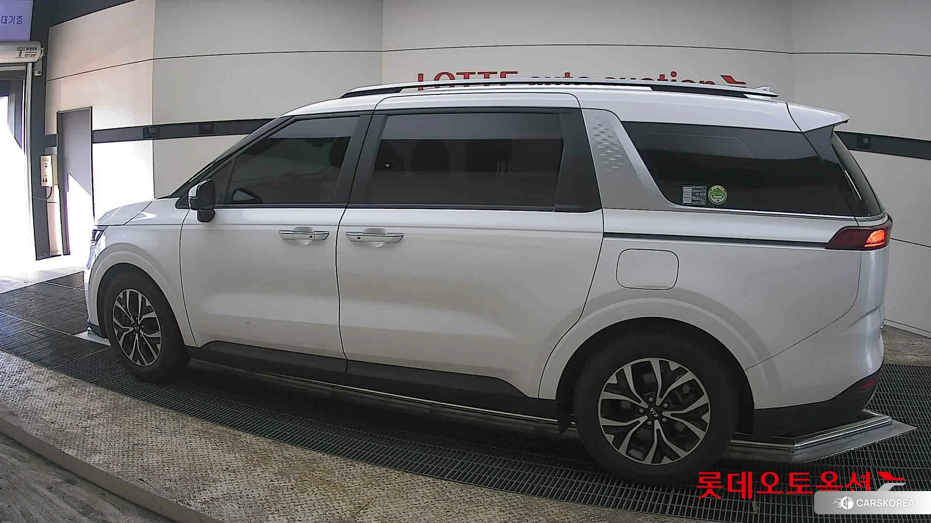 Kia Carnival 2021 Snow White Pearl (optional) из Кореи, фото 2